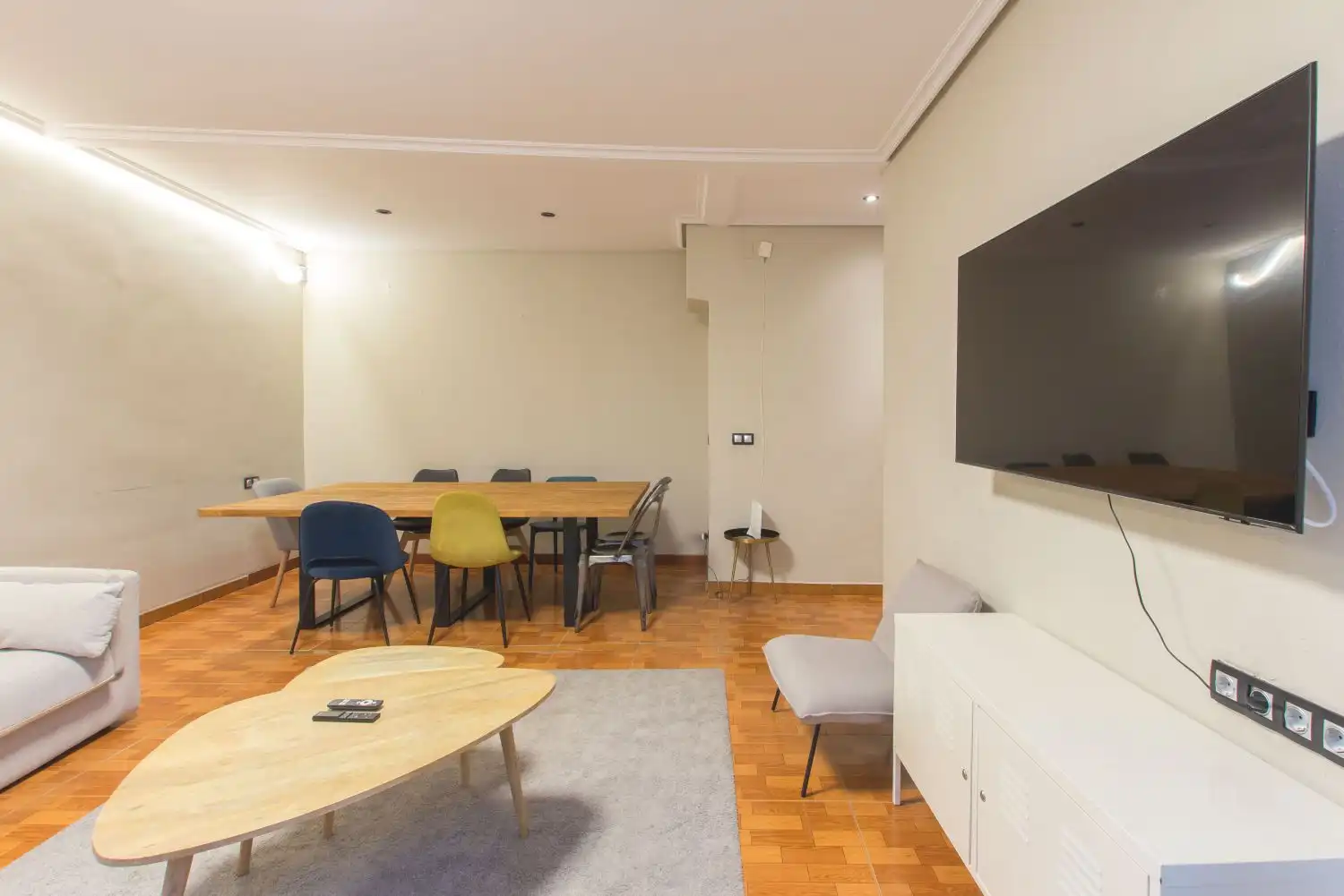 Sala de estar de Piso en venta en  Pamplona / Iruña con Calefacción, Amueblado y Balcón