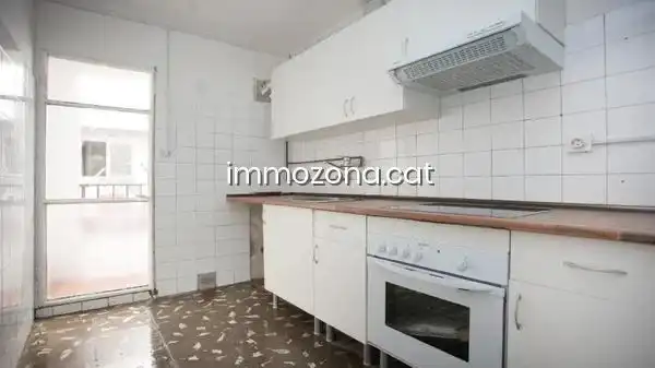 Cuina de Apartament en venda en Girona