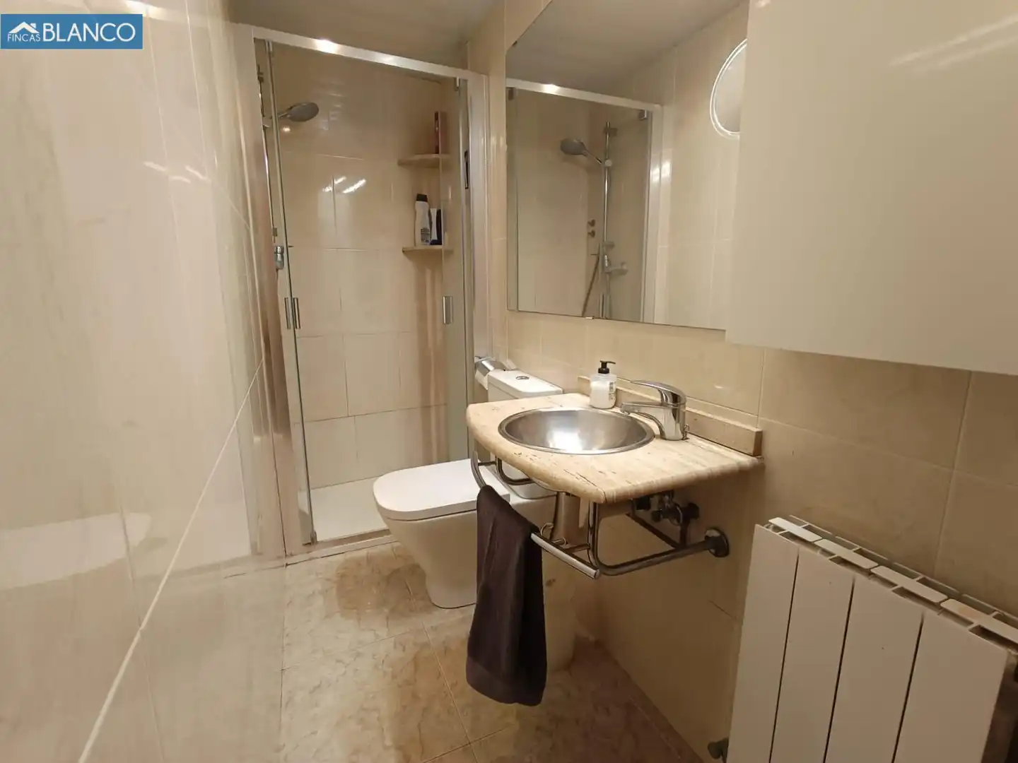 Baño de Piso en venta en L'Hospitalet de Llobregat con Aire acondicionado, Calefacción y Parquet