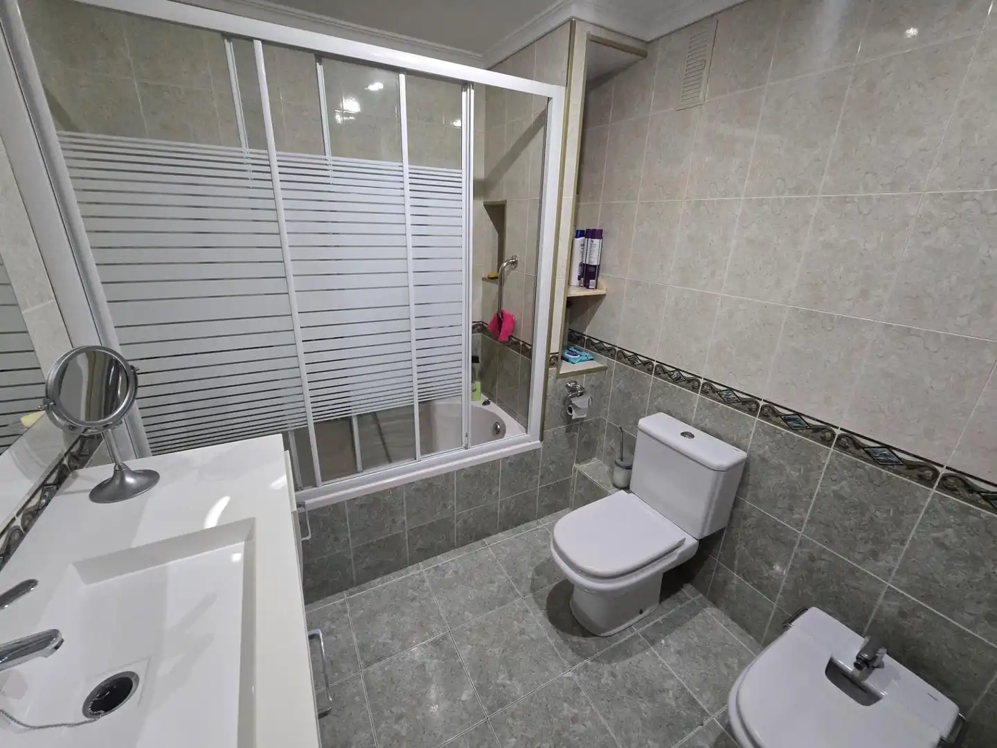 Badezimmer von Wohnung zum Verkauf in Valencia mit Klimaanlage und Balkon