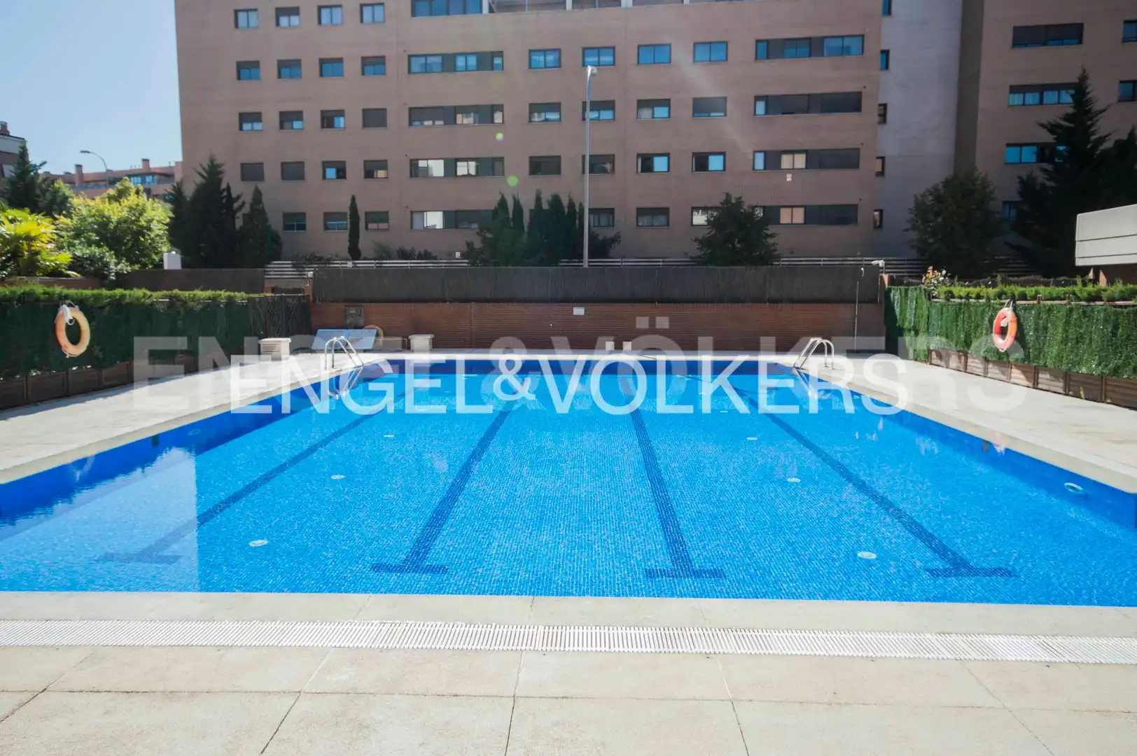 Piscina de Piso en venta en Madrid con Aire acondicionado, Calefacción y Jardín privado