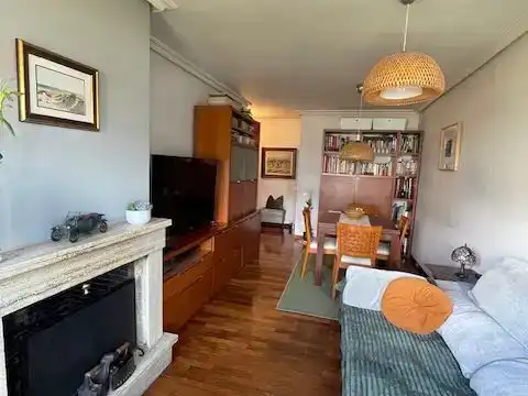 Sala de estar de Piso en venta en Oviedo  con Parquet, Trastero y Piscina