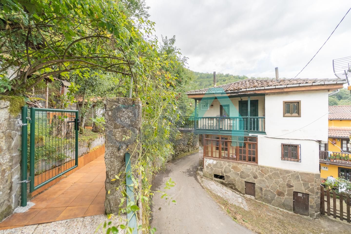 Vista exterior de Casa o xalet en venda en Aller amb Calefacció, Jardí privat i Terrassa