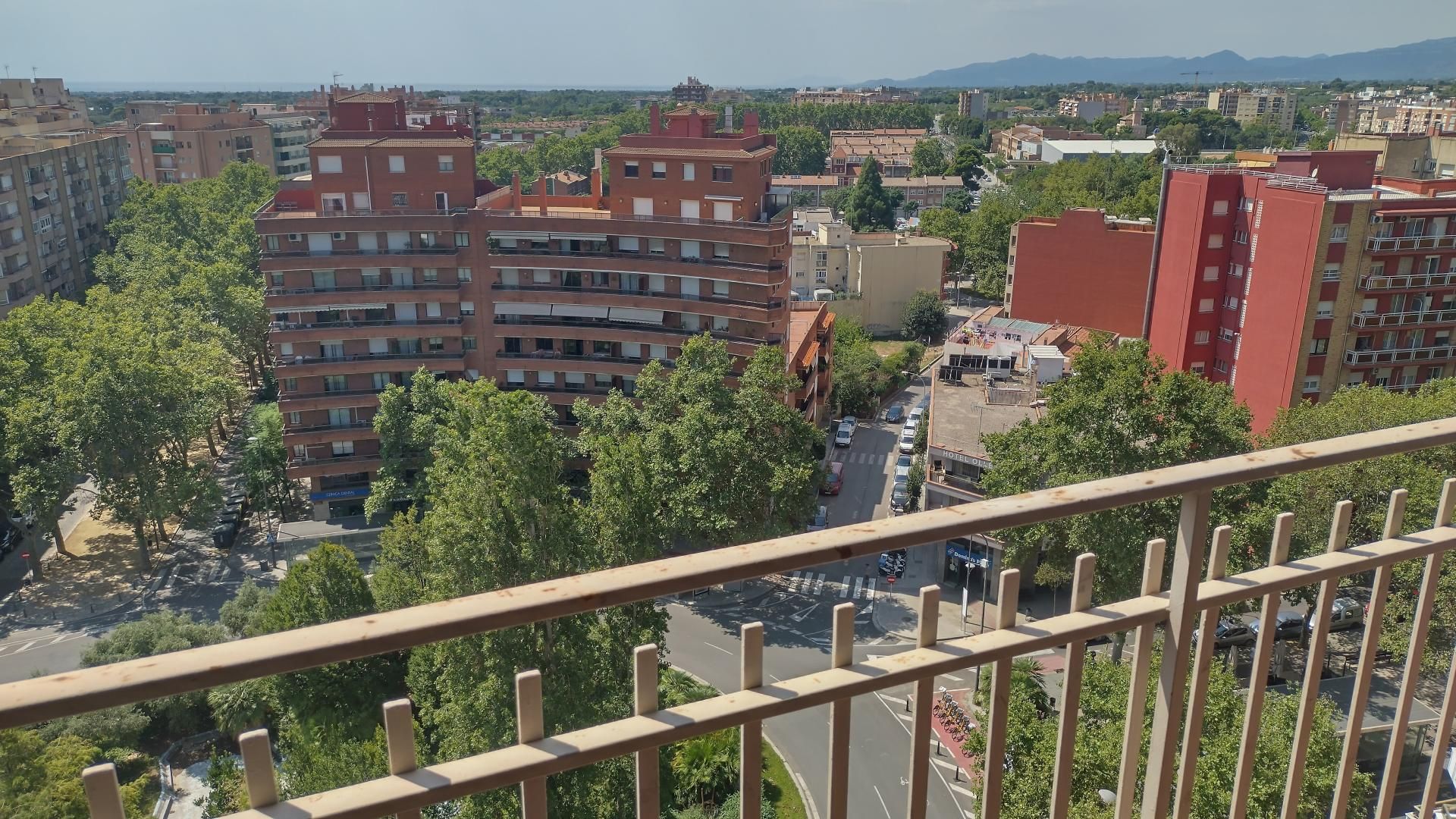 Vista exterior de Àtic en venda en Reus amb Calefacció, Terrassa i Forn
