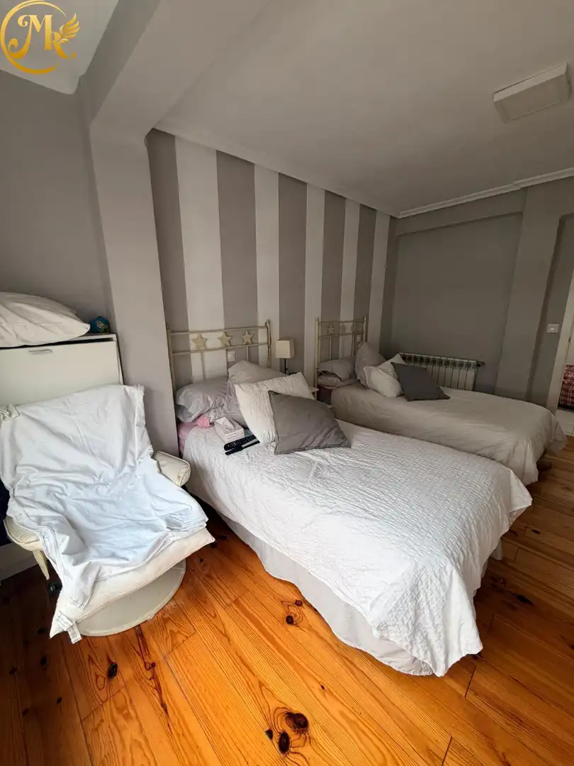 Schlafzimmer von Wohnung zur Miete in Santander mit Heizung und Möbliert