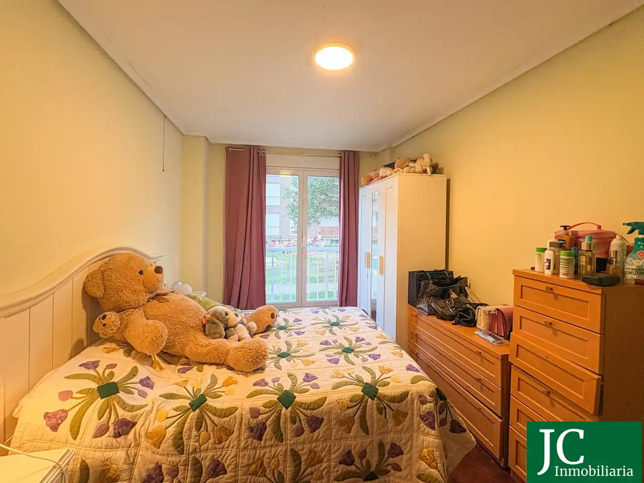 Dormitori de Apartament en venda en Bárcena de Cicero amb Calefacció, Parquet i Terrassa