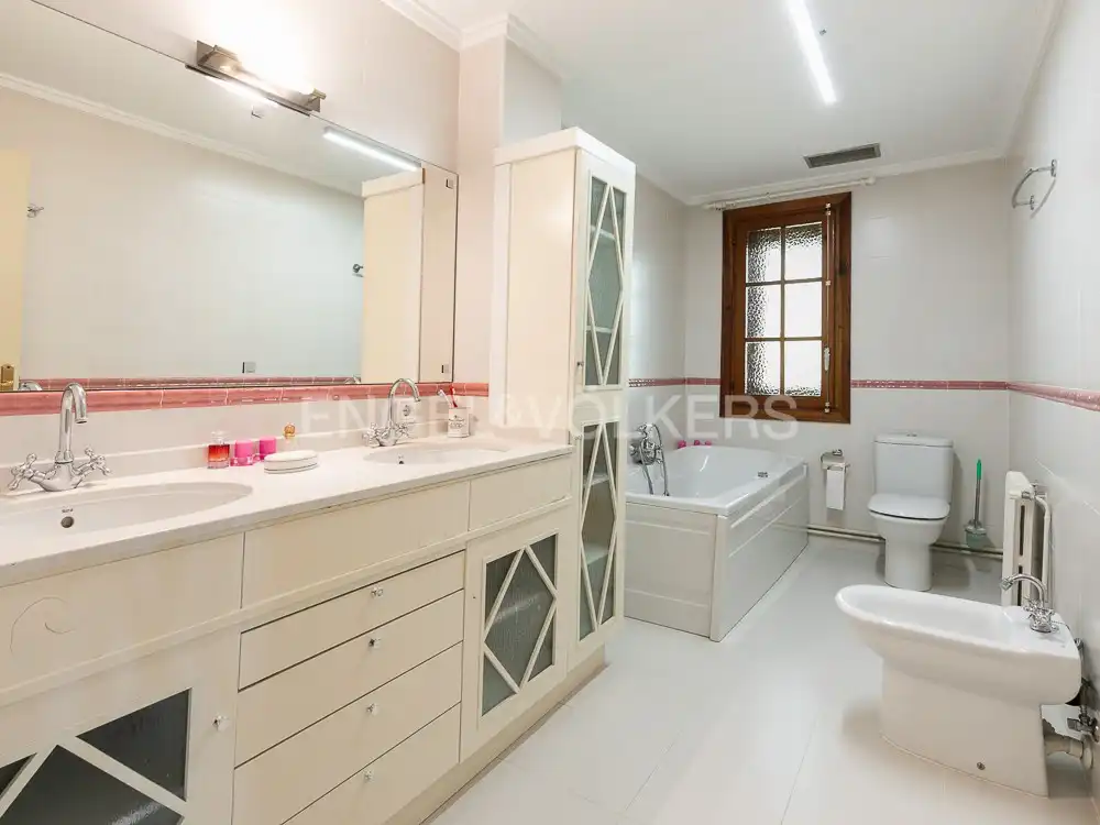 Baño de Casa o chalet en venta en Paterna con Calefacción, Jardín privado y Parquet