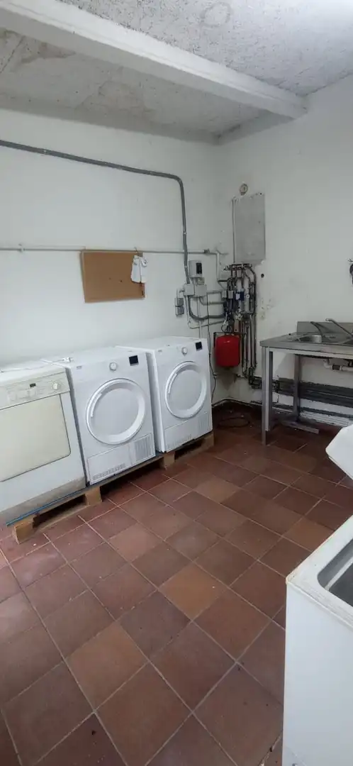 Cuina de Casa o xalet en venda en Oviedo  amb Calefacció i Parquet