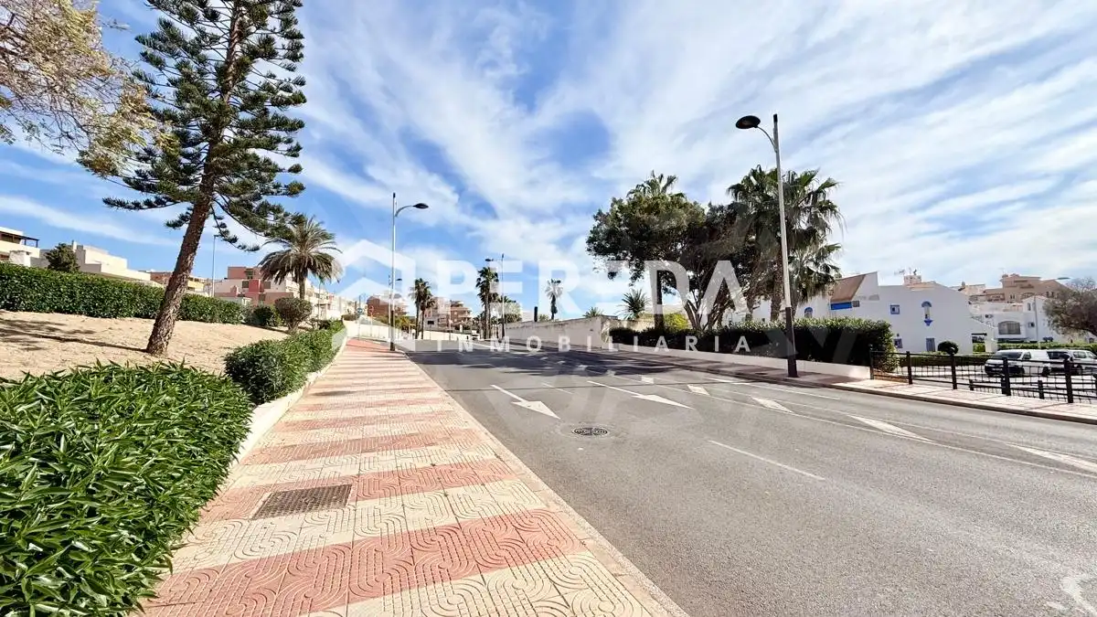 Vista exterior de Apartament en venda en Roquetas de Mar