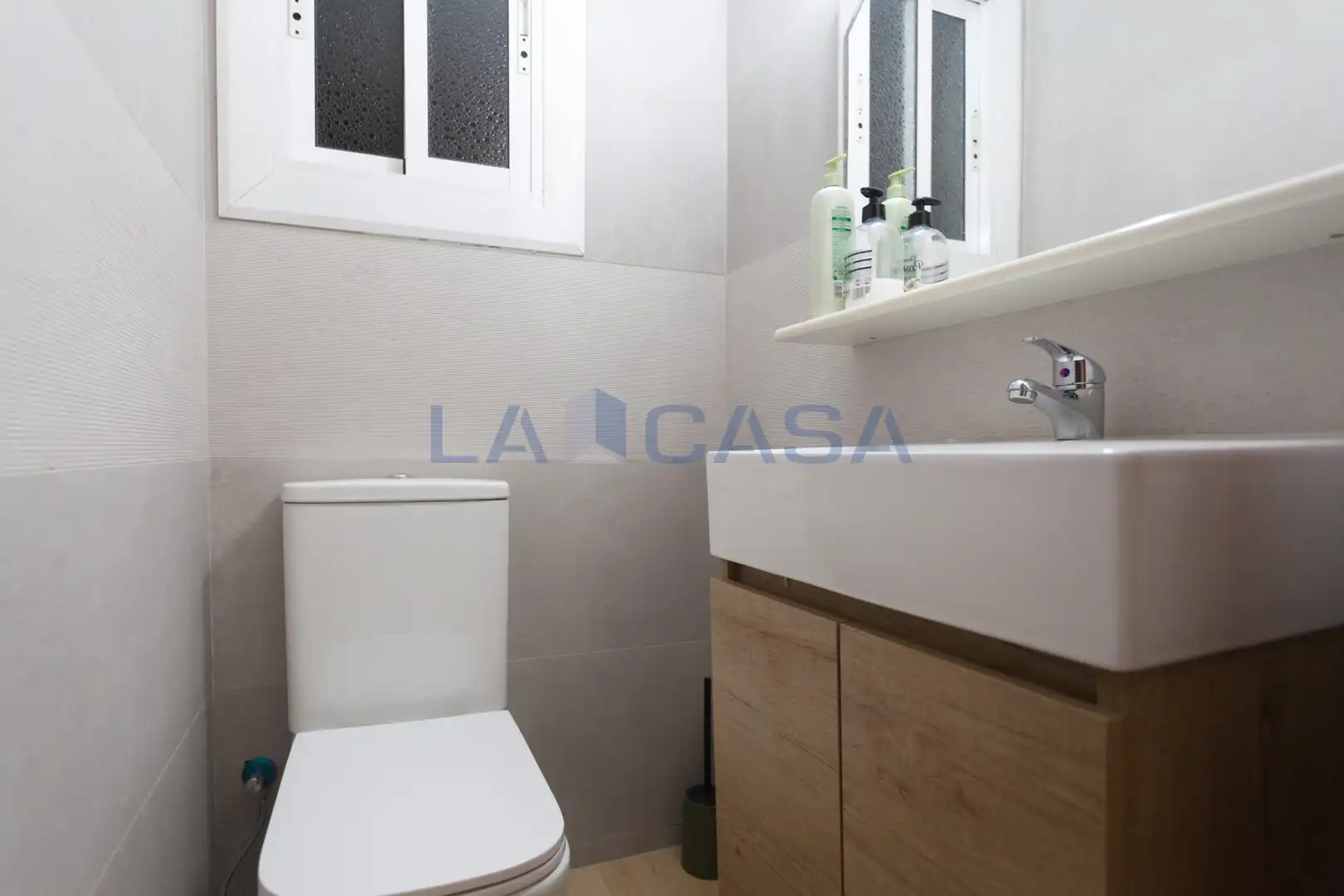 Badezimmer von Wohnung zum Verkauf in L'Hospitalet de Llobregat mit Balkon