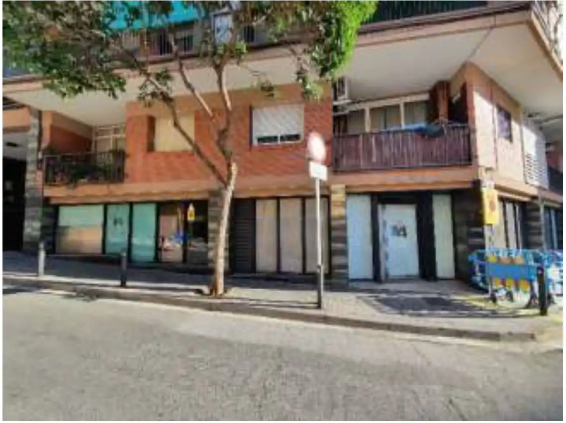 Local comercial en alquiler en Carrer de Mossèn Camil Rosell