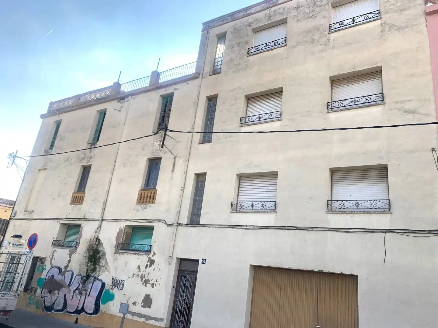 Vista exterior de Edificio en venta en Llorenç del Penedès