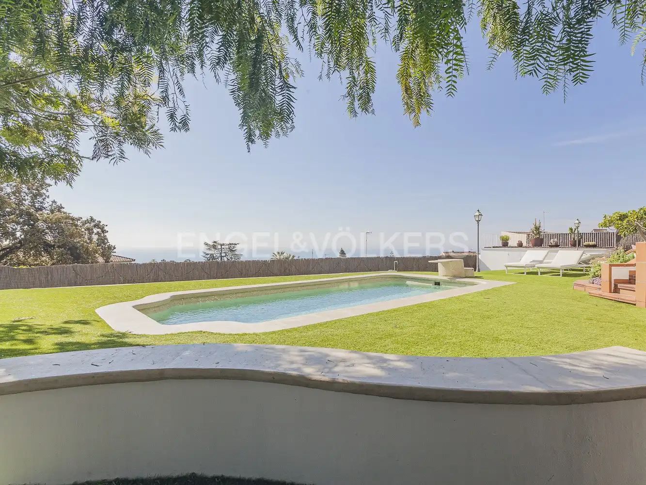 Piscina de Casa o xalet en venda en Mataró amb Aire condicionat, Calefacció i Jardí privat