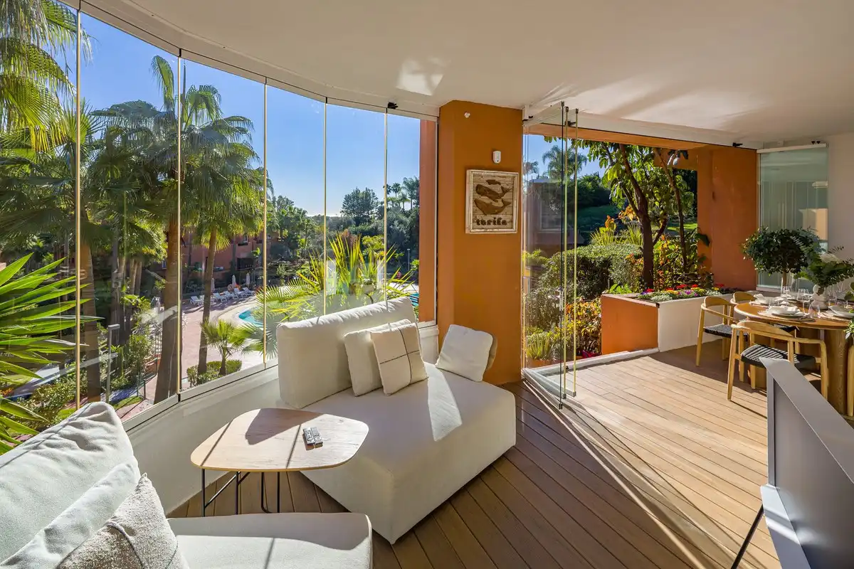 Apartament amb piscina en venda a Nueva Andalucía, imagen 3
