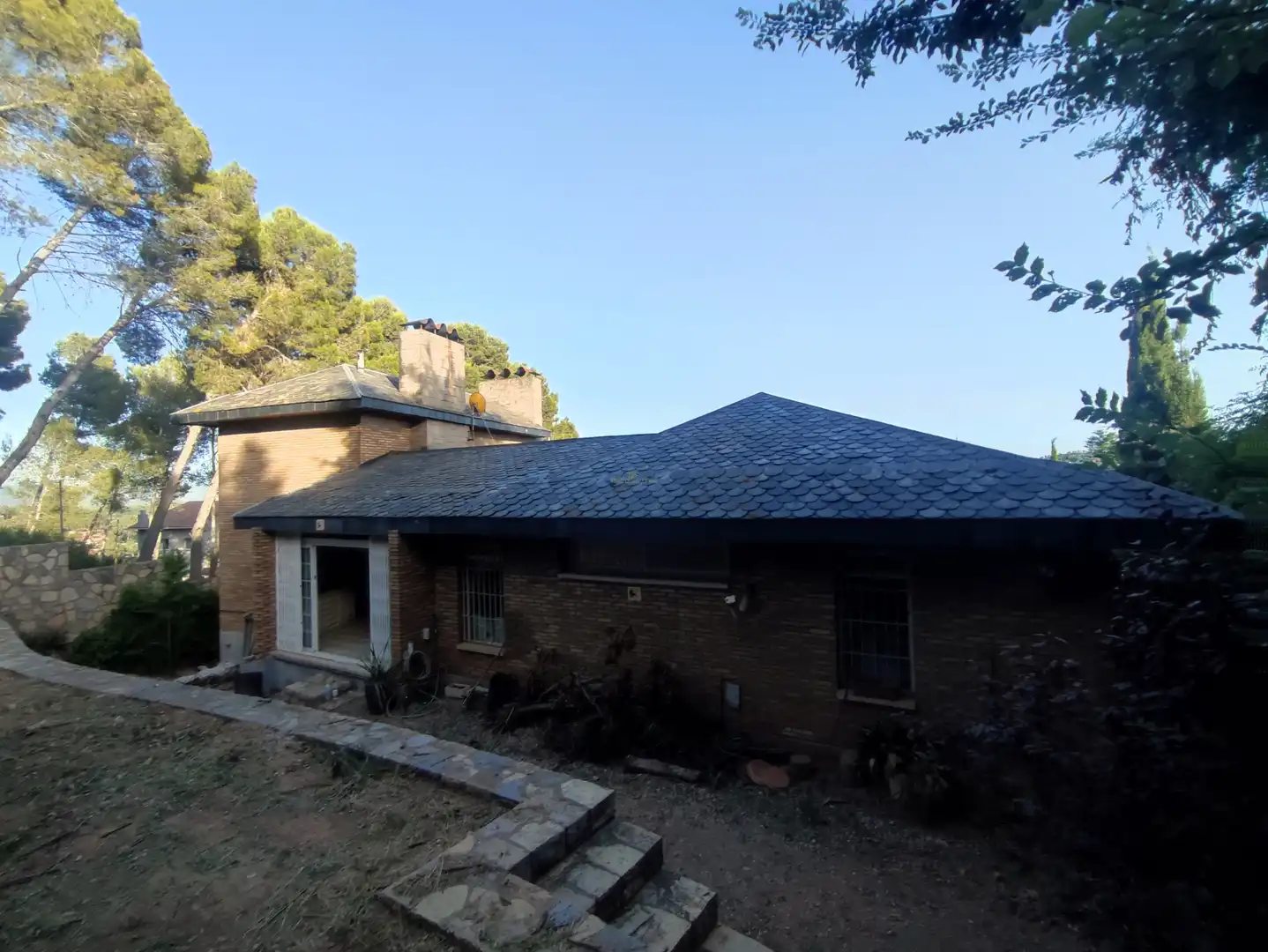 Vista exterior de Casa o xalet en venda en Pallejà amb Aire condicionat, Calefacció i Jardí privat