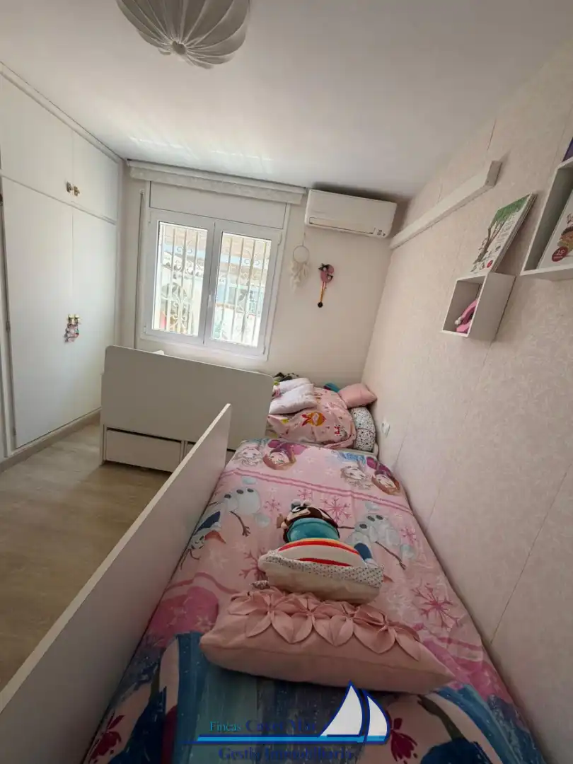 Dormitori de Casa adosada en venda en Cambrils amb Aire condicionat, Calefacció i Jardí privat
