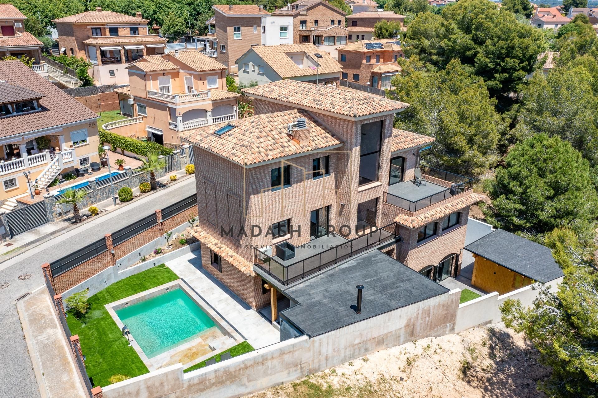 Vista exterior de Casa o xalet en venda en Calafell amb Aire condicionat, Calefacció i Jardí privat