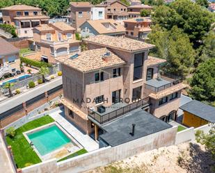 Vista exterior de Casa o xalet en venda en Calafell amb Aire condicionat, Calefacció i Jardí privat