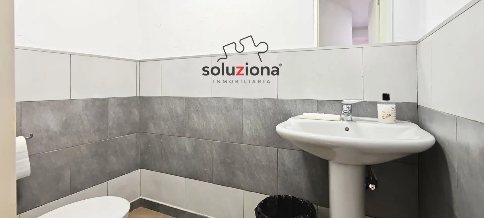 Badezimmer von Büro zur Miete in Getafe mit Klimaanlage und Heizung