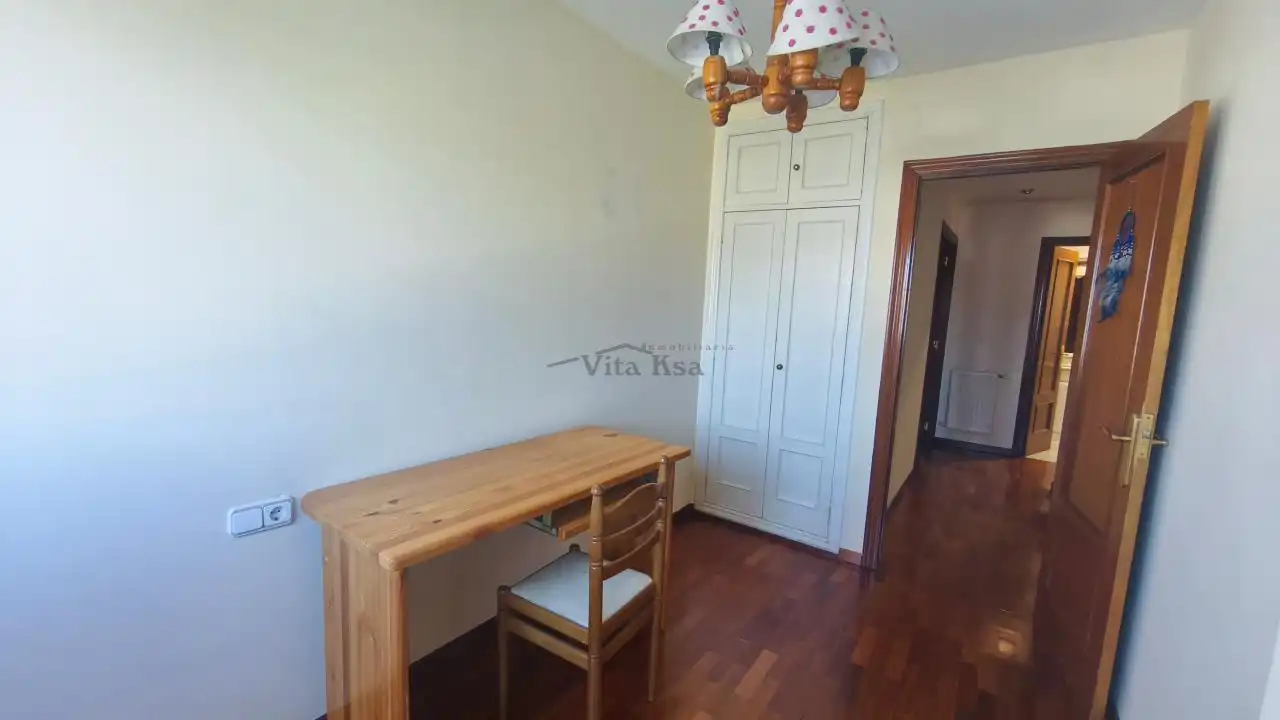 Habitación de Dúplex de alquiler en Barbadás con Calefacción, Parquet y Amueblado