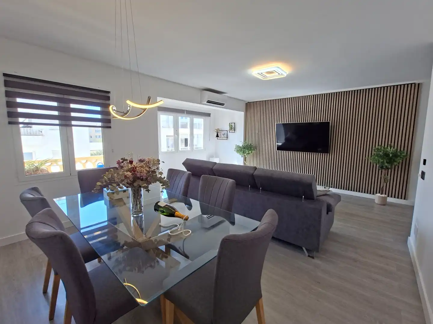 Dining room of Flat for sale in Maó - Mahón  with Air Conditioner, Furnished and Balcony