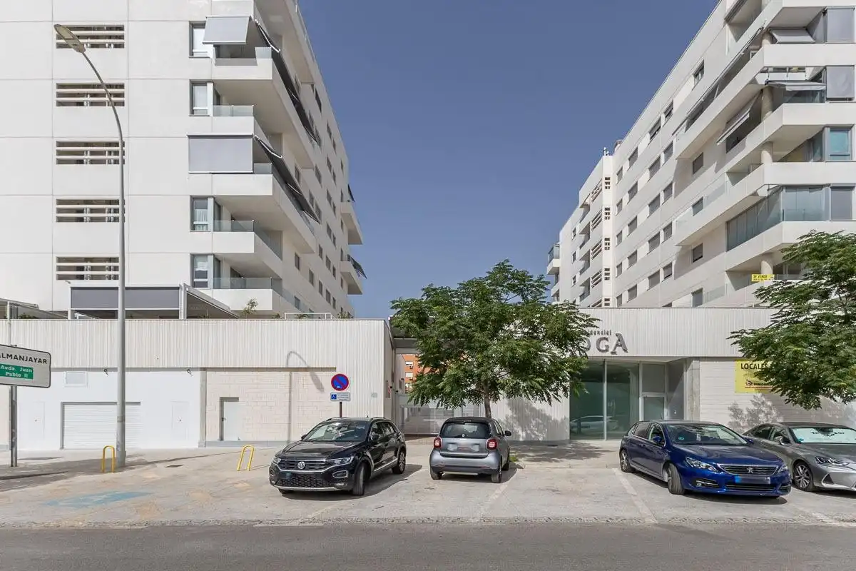 Vista exterior de Piso de alquiler en Granada con Terraza, Amueblado y Piscina comunitaria