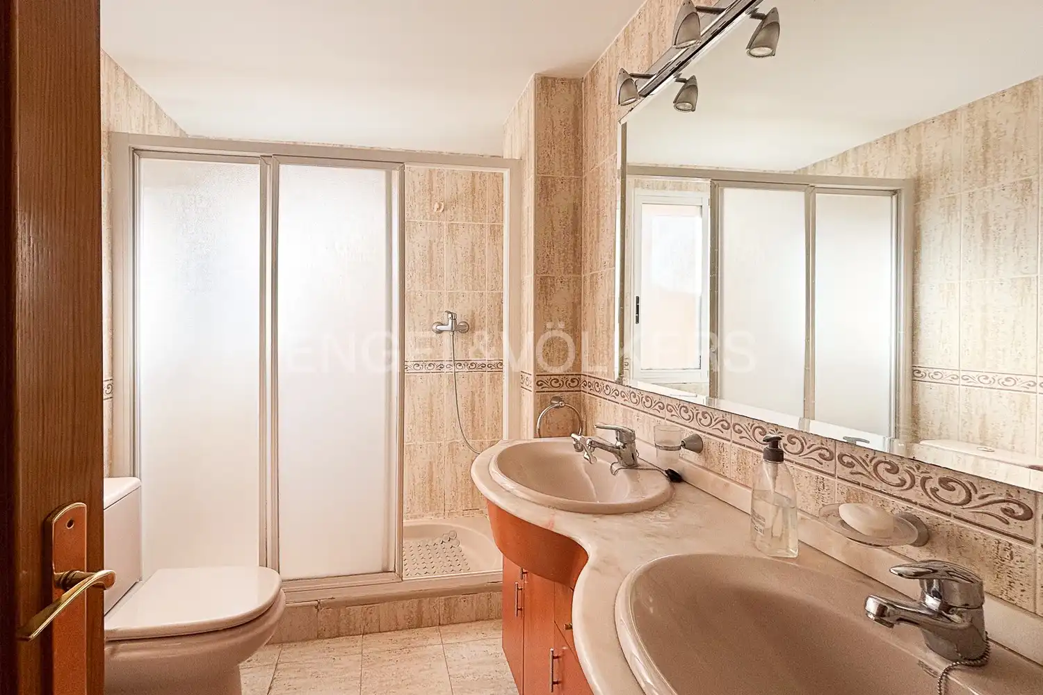 Bathroom of Detached homes for rent in La Pobla de Vallbona  with Air Conditioner, Heating and Private garden