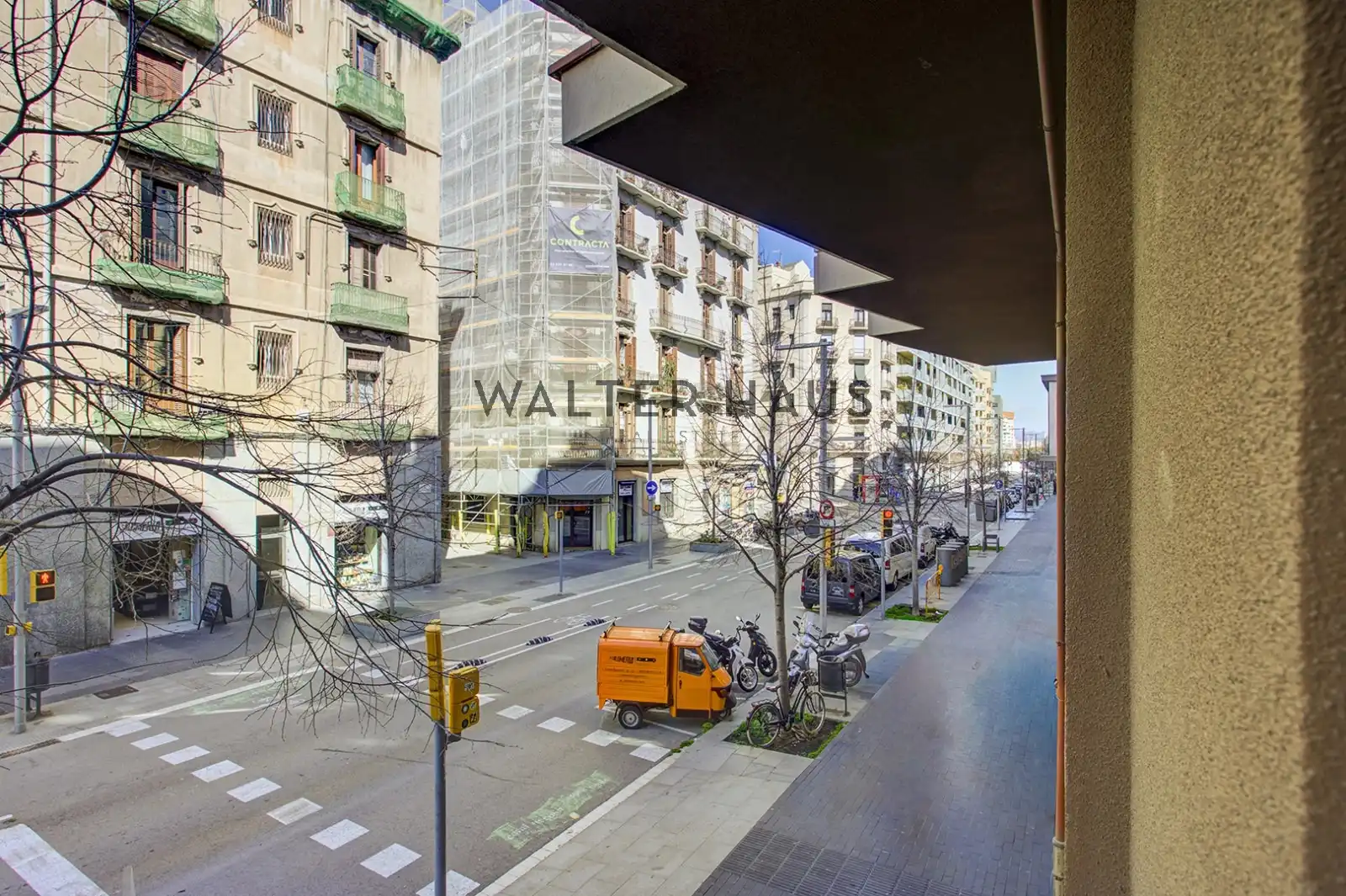 Exterior view of Office for sale in Barcelona  with Air Conditioner