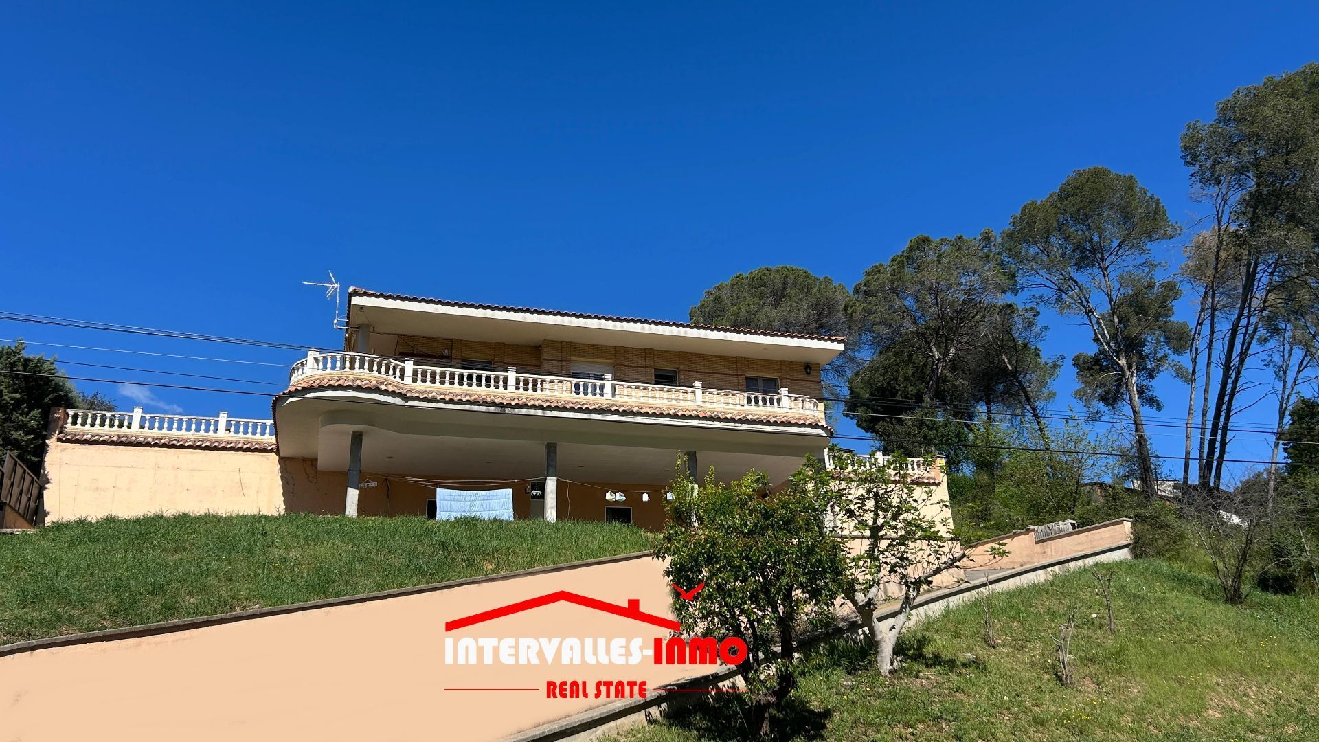 Vista exterior de Casa o xalet en venda en Caldes de Montbui amb Calefacció, Jardí privat i Terrassa