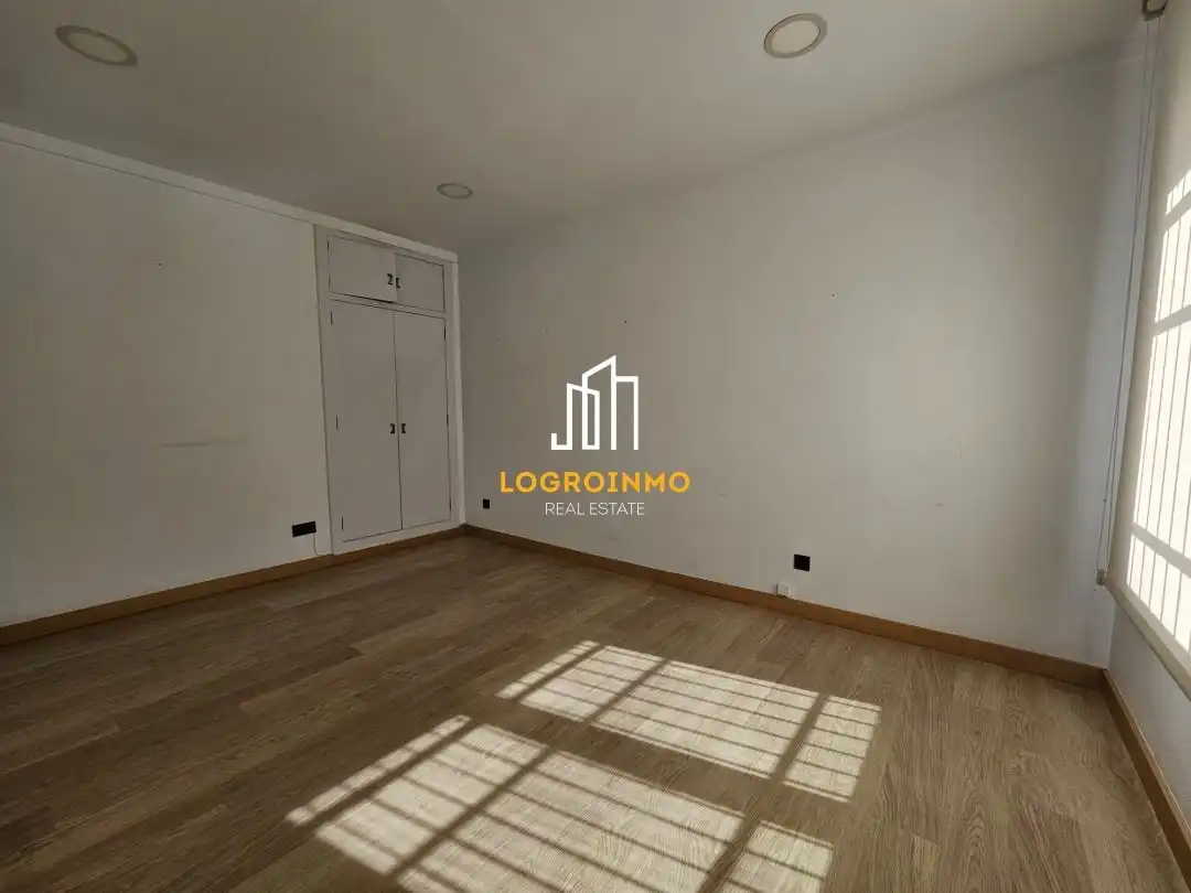 Flat for sale in  Logroño  with Air Conditioner, Heating and Storage room