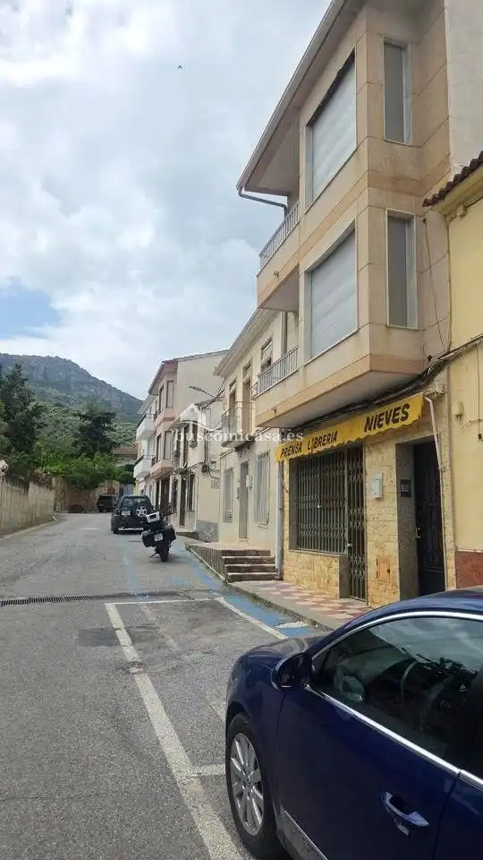 Vista exterior de Casa adosada en venta en Castillo de Locubín con Balcón