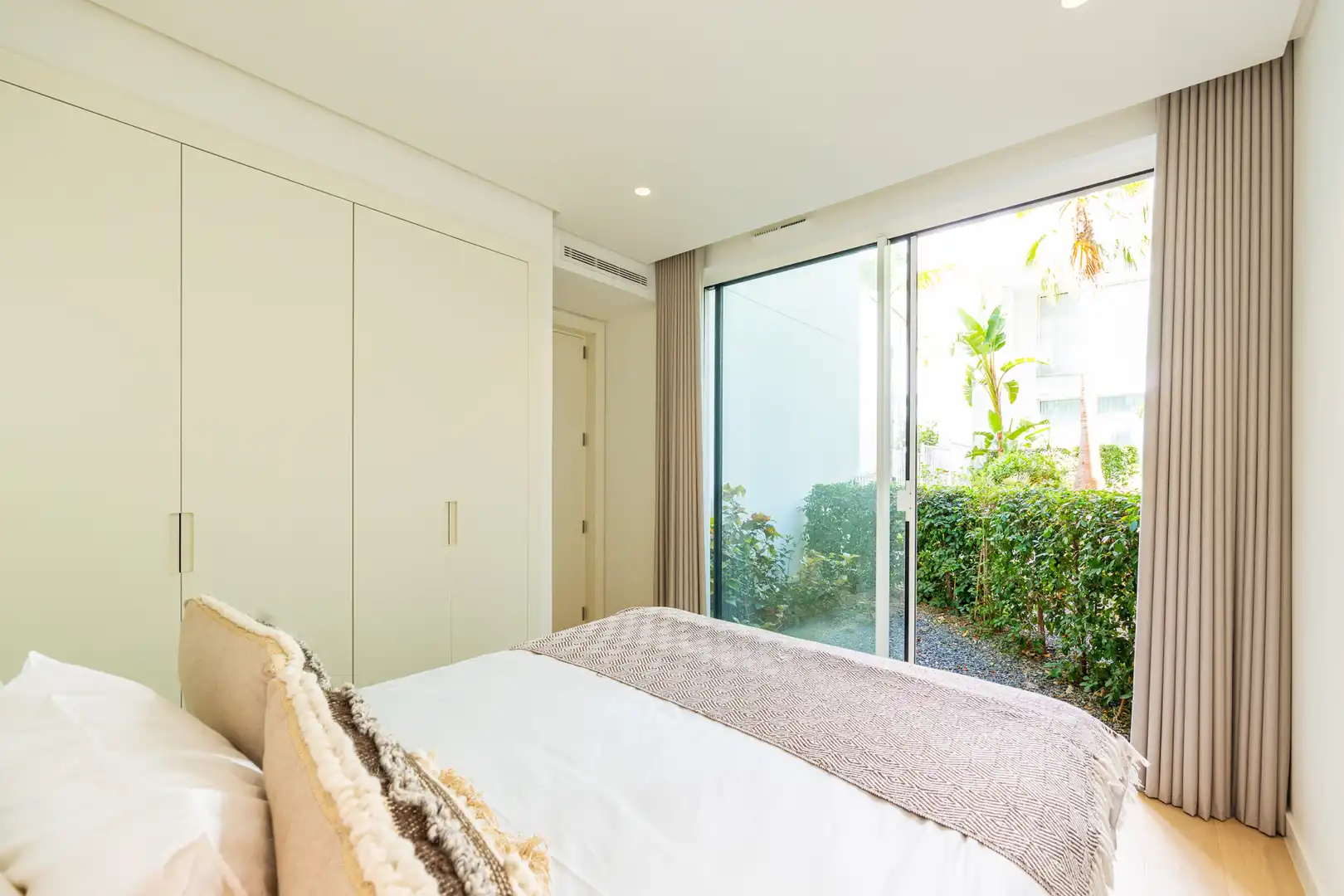 Habitación de Planta baja en venta en Ojén con Aire acondicionado, Terraza y Piscina
