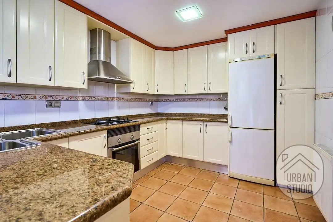 Cuina de Casa o xalet en venda en Alicante / Alacant amb Aire condicionat, Calefacció i Terrassa