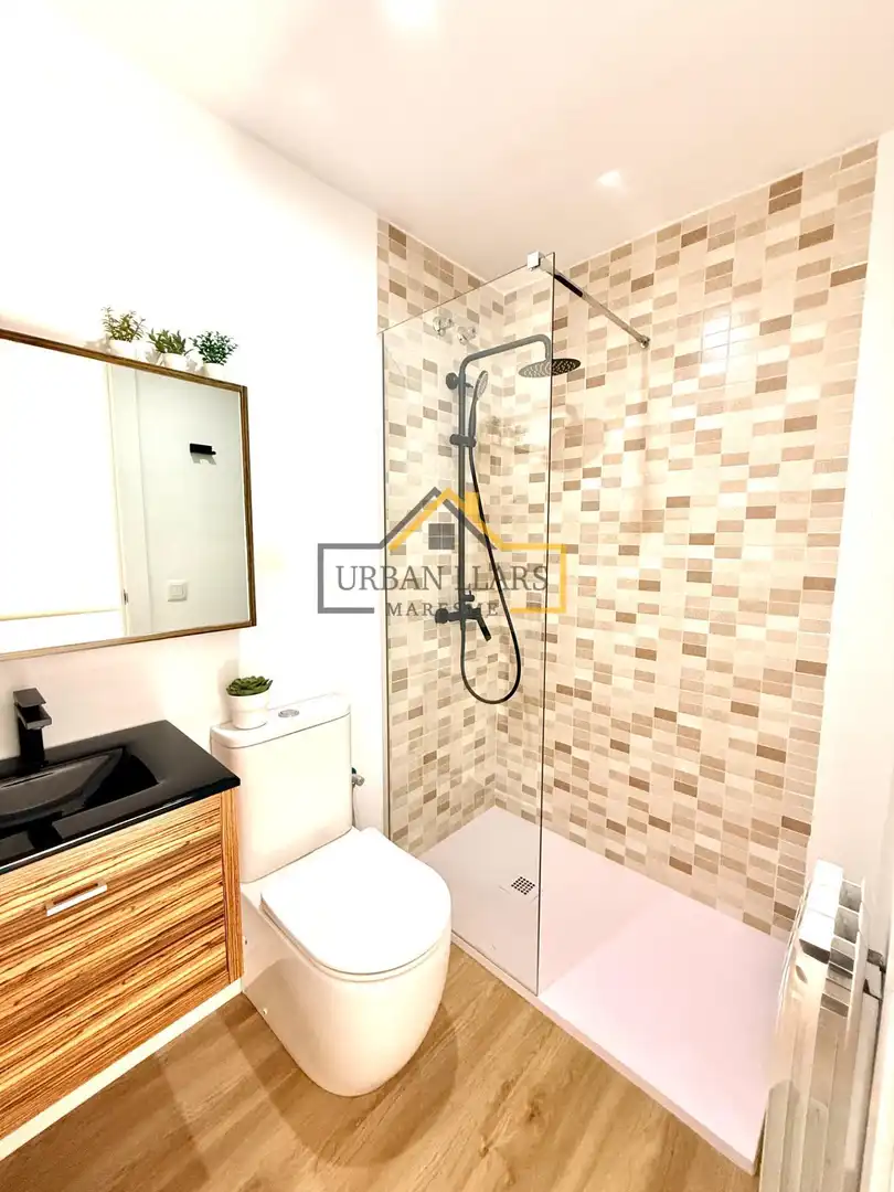 Badezimmer von Dachboden zum Verkauf in Mataró mit Klimaanlage, Heizung und Parkett
