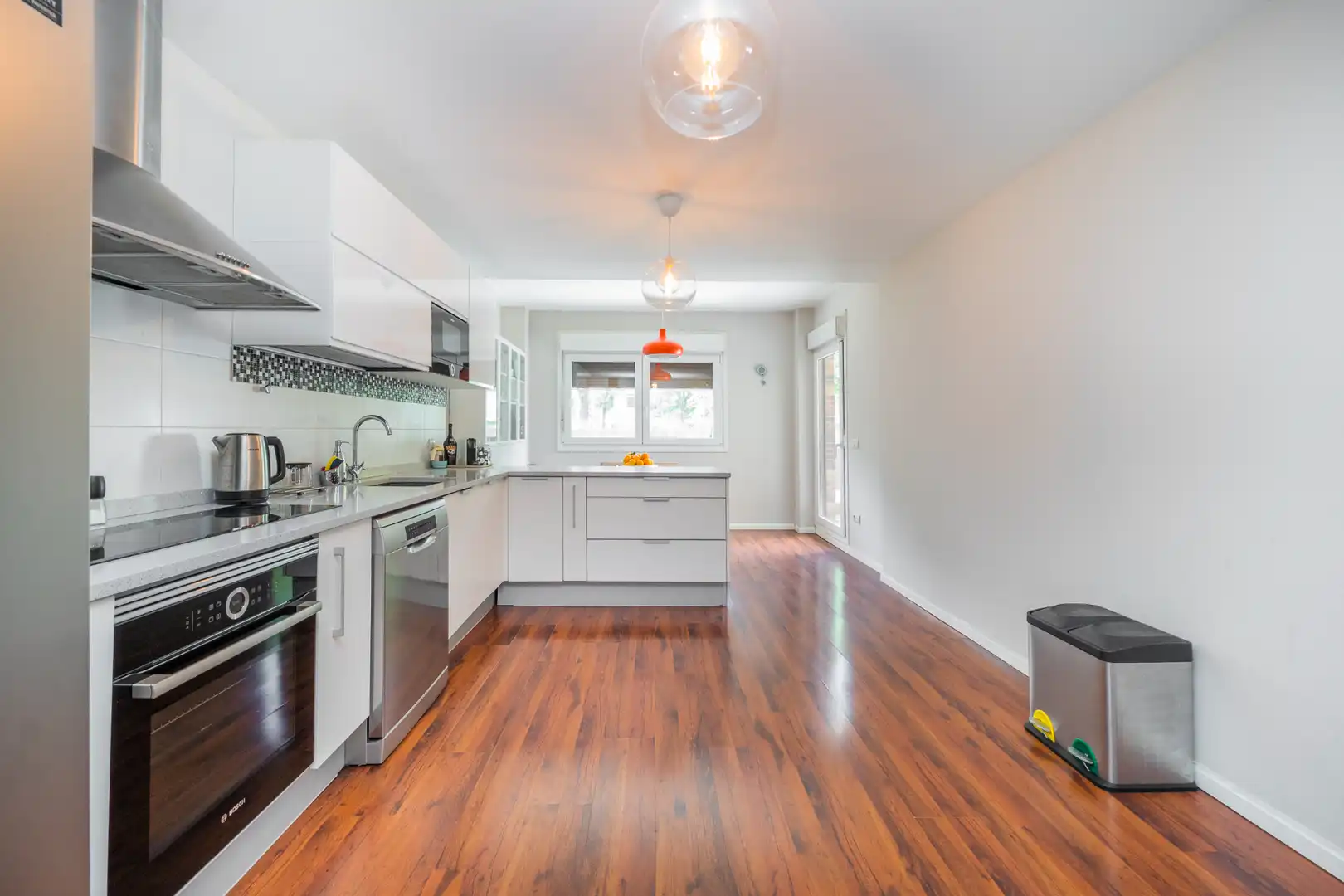Cocina de Casa adosada en venta en Las Rozas de Madrid con Aire acondicionado, Calefacción y Jardín privado