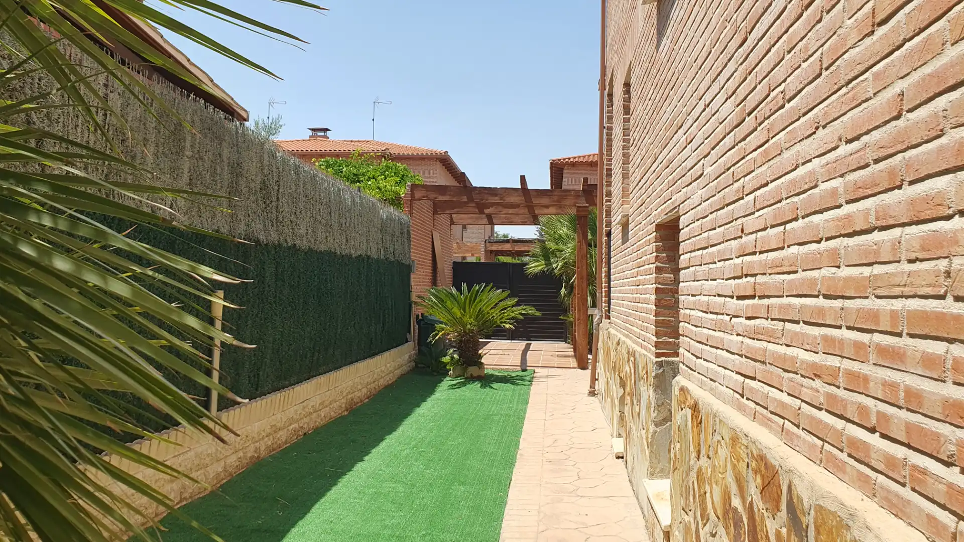 Jardí de Casa adosada en venda en Olías del Rey amb Aire condicionat, Calefacció i Jardí privat