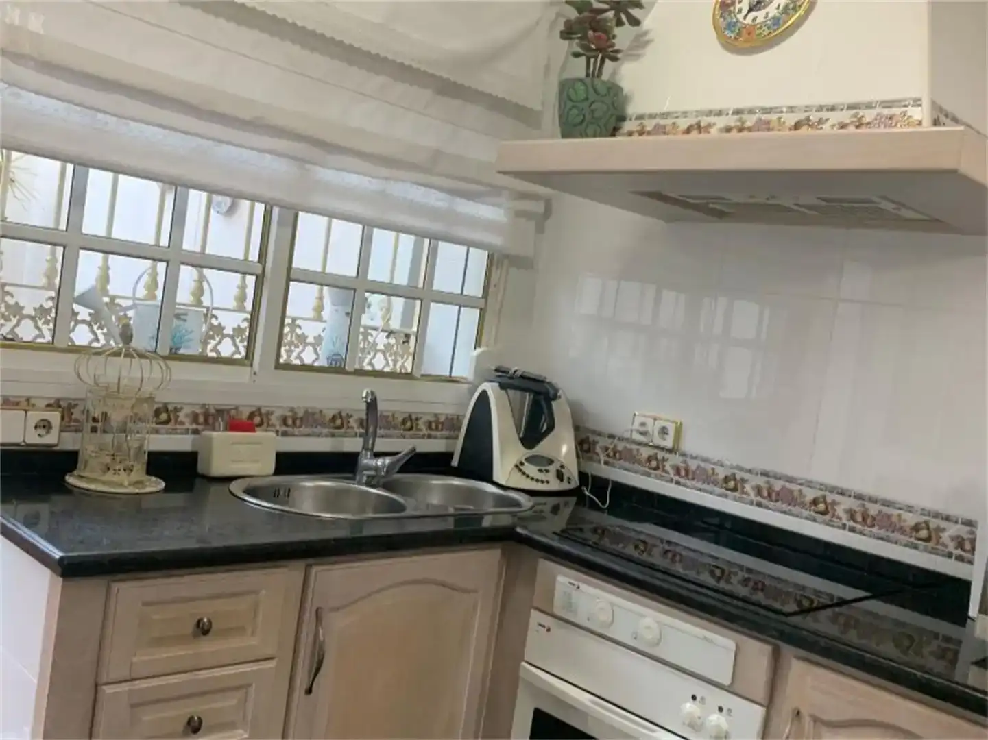 Cuina de Casa adosada en venda en Dos Hermanas amb Aire condicionat i Balcó