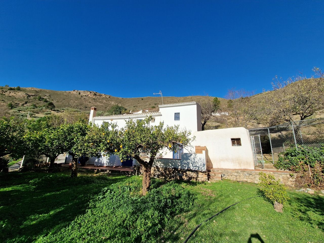 Exterior view of House or chalet for sale in Alcaucín
