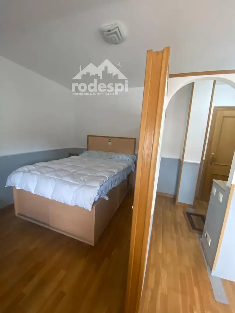 Habitación de Ático de alquiler en A Cañiza   con Calefacción, Terraza y Amueblado