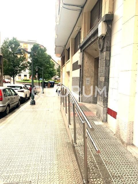 Vista exterior de Pis en venda en Bilbao  amb Calefacció