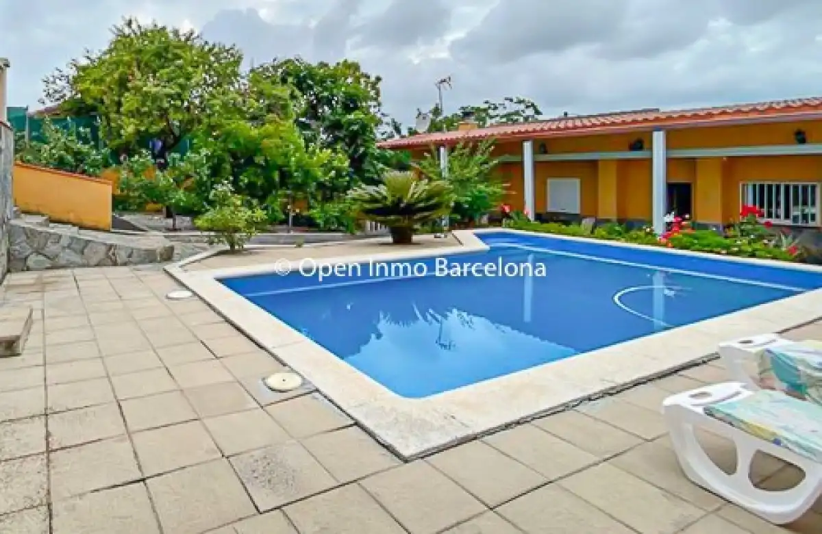 Houses for sale in Avenida MONTSENY, Mas d'En Serra - Els Cards