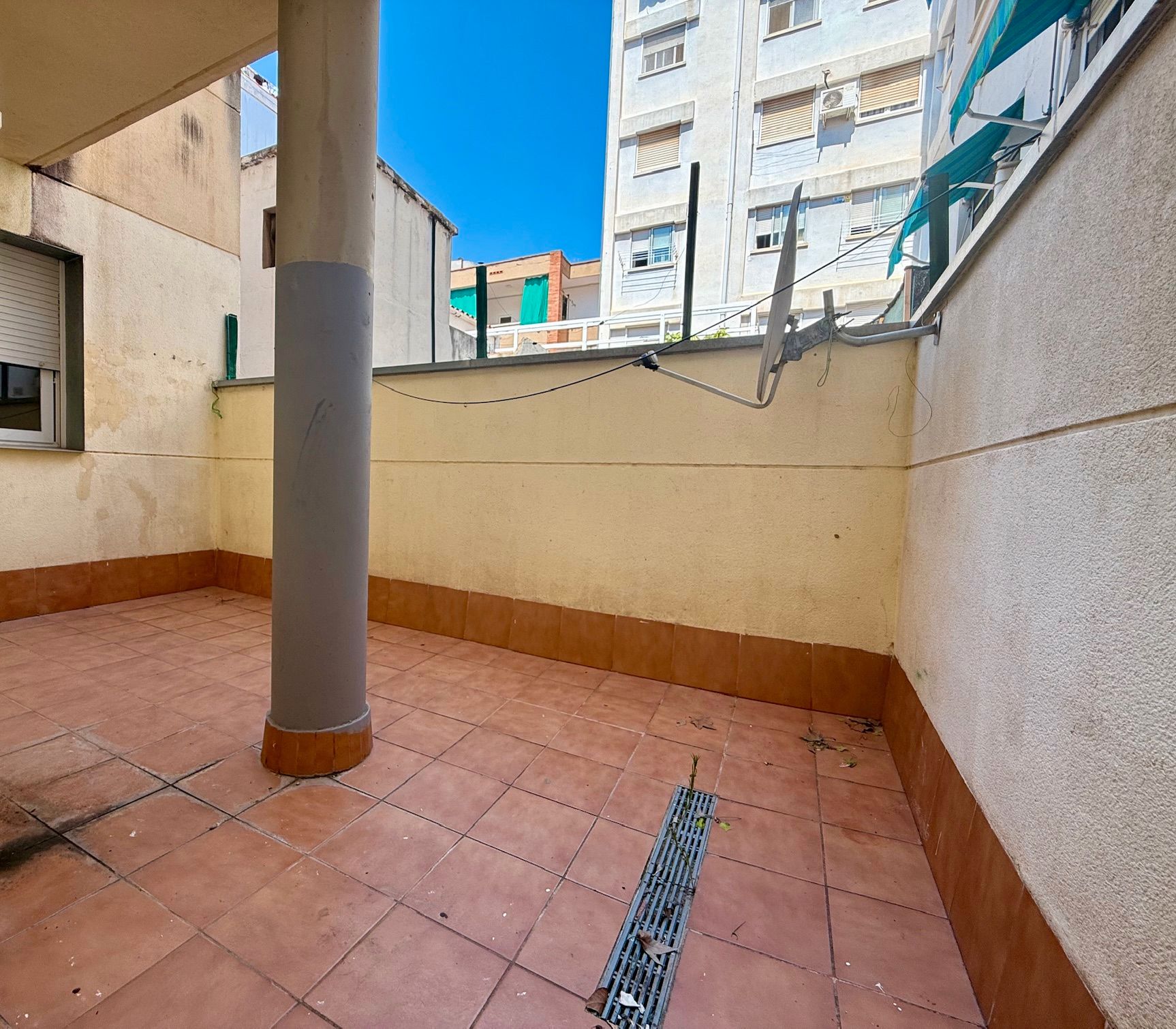Vista exterior de Planta baixa en venda en Viladecans amb Parquet i Terrassa