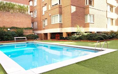 Exterior view of Flat for sale in  Barcelona Capital  with Air Conditioner, Terrace and Balcony