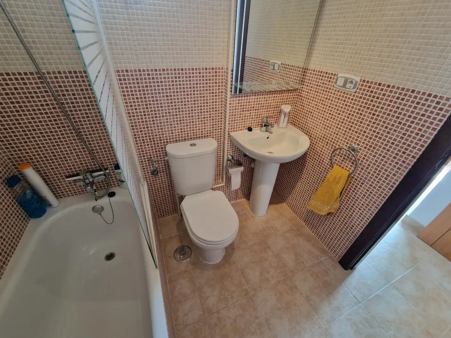 Badezimmer von Wohnungen zum Verkauf in Águilas mit Terrasse, Balkon und Gemeinschaftspool