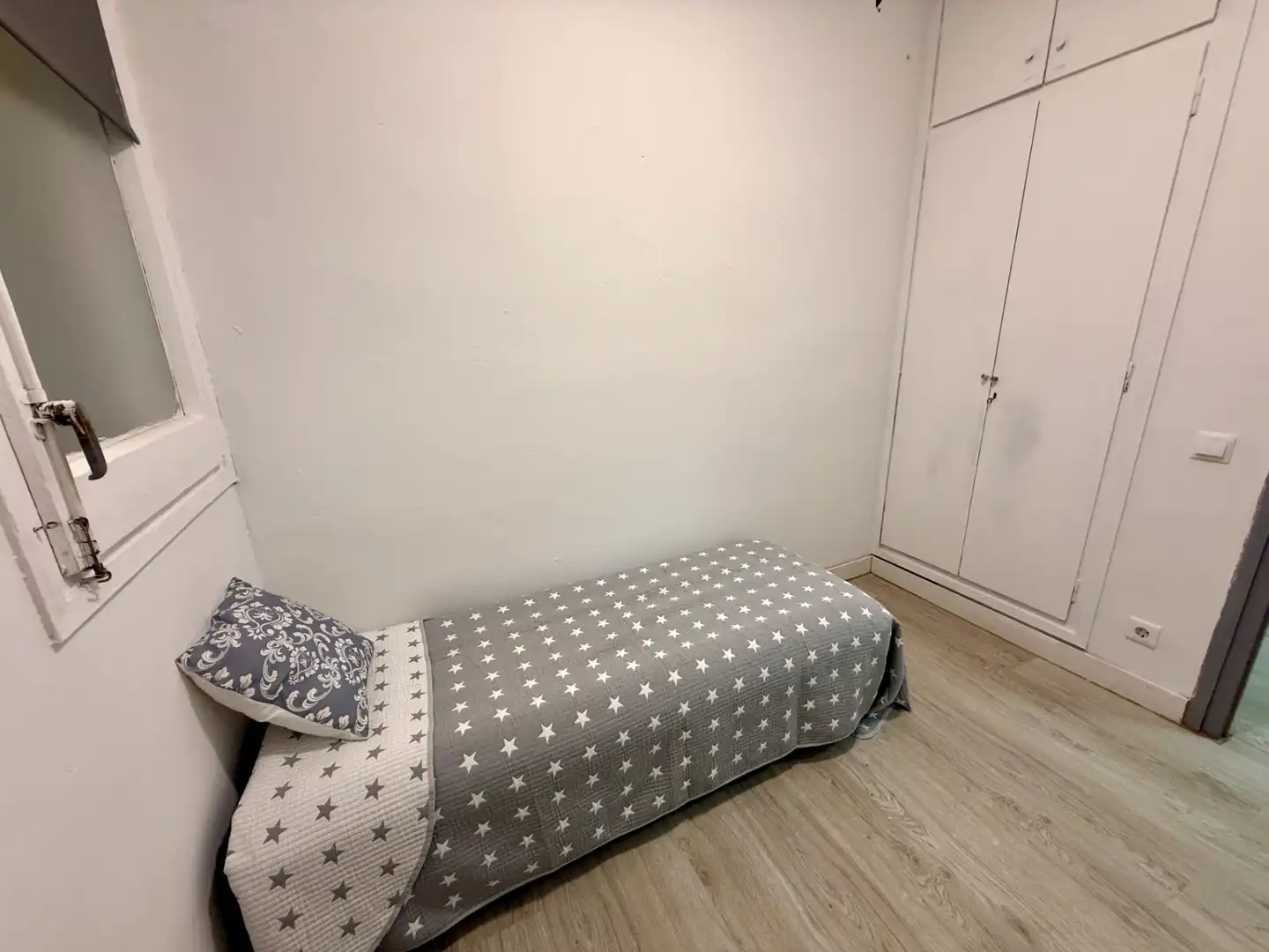 Schlafzimmer von Wohnung zum Verkauf in Barcelona mit Parkett und Alarm