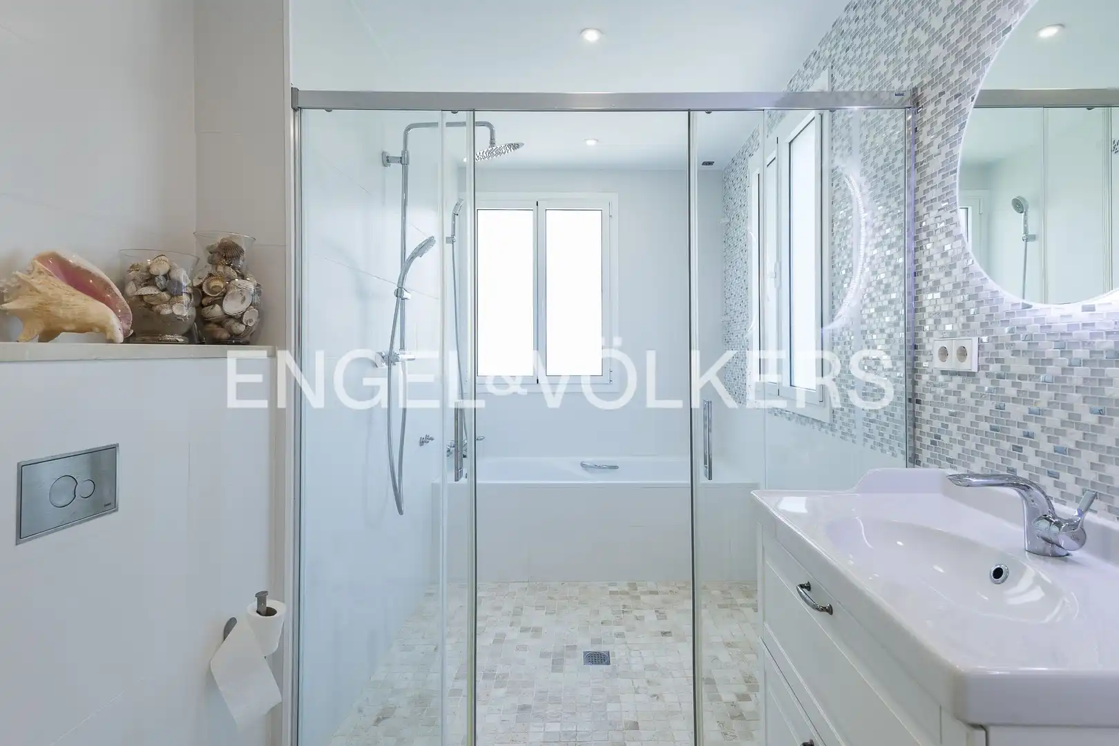 Bathroom of Houses for sale in Castelldefels  with Heating, Private garden and Terrace
