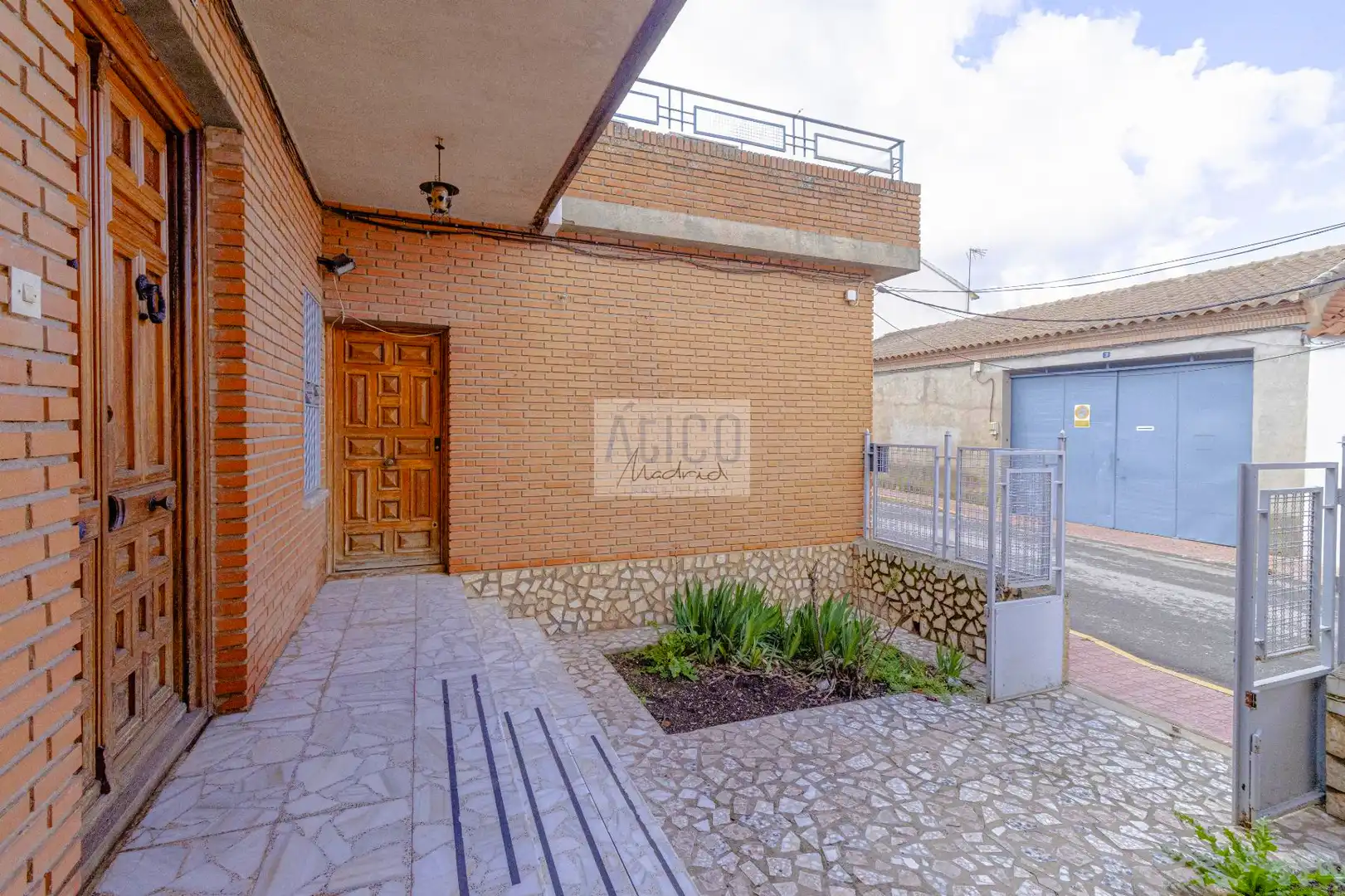 Vista exterior de Casa adosada en venda en Cózar amb Aire condicionat i Terrassa