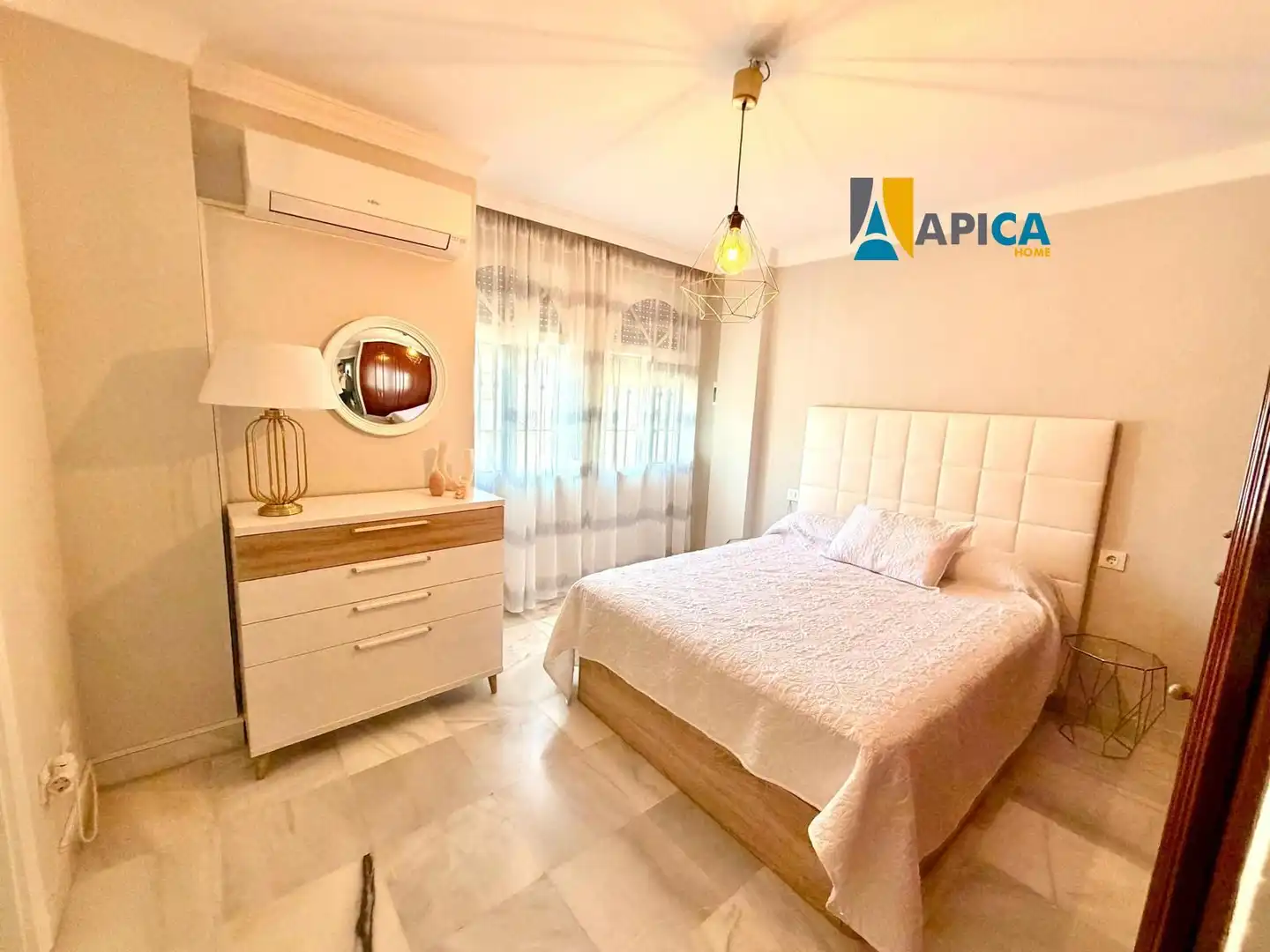 Schlafzimmer von Einfamilien-Reihenhaus zum Verkauf in Barbate mit Klimaanlage, Heizung und Terrasse