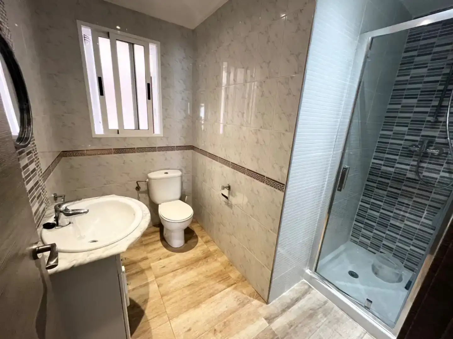 Badezimmer von Wohnung zur Miete in L'Eliana mit Klimaanlage und Balkon