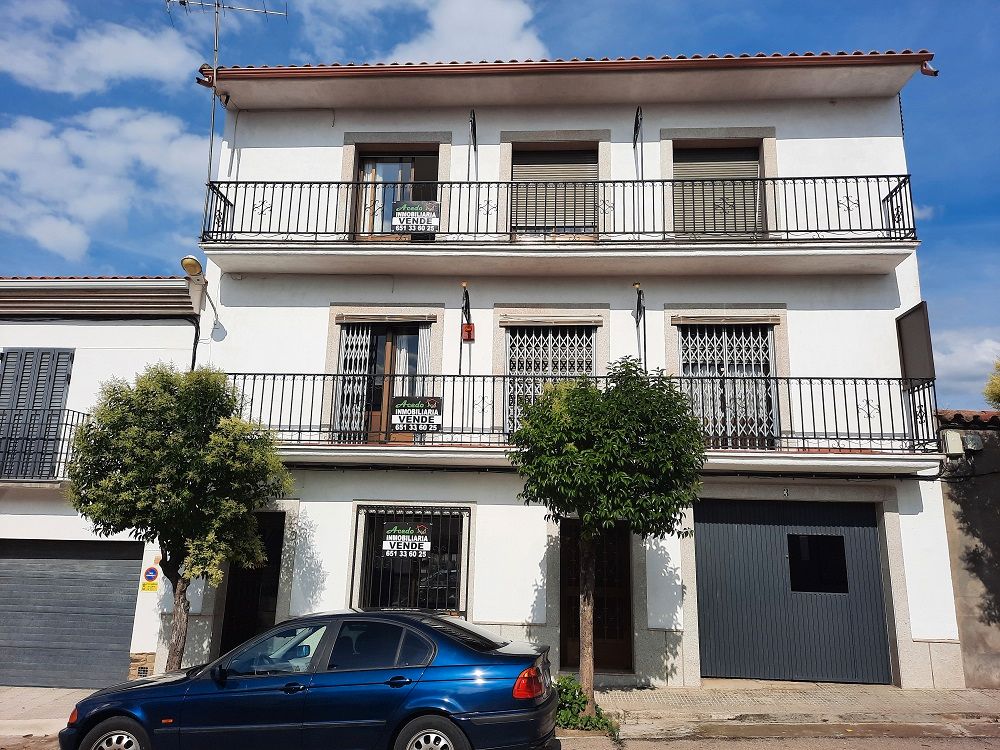 Vista exterior de Edifici en venda en Garrovillas de Alconétar
